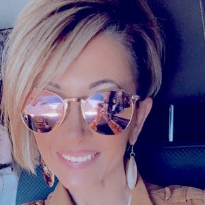 Meet your Posher, Ashley